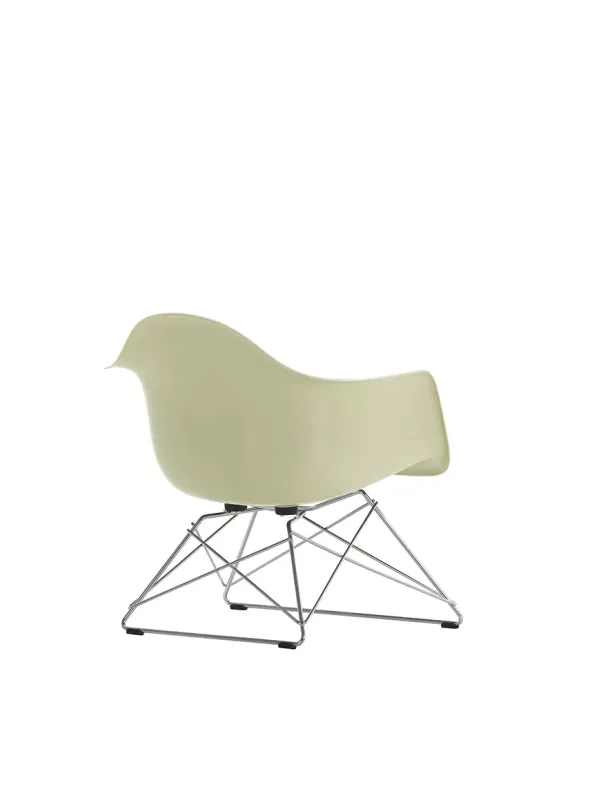 Eames Fiberglass Armchair LAR, forkromet fra Vitra
