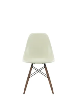 Eames Fiberglass Chair DSW, mørkbejdset ahorn fra Vitra