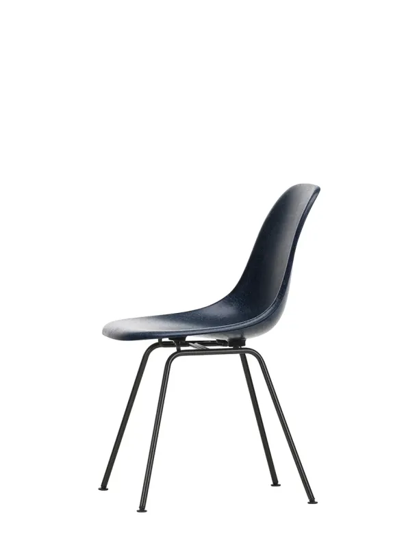 Eames Fiberglass Chair DSX, sortlakeret fra Vitra