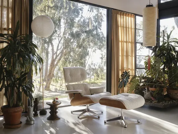 Eames Lounge Chair inkl. Fodskammel, valnød/Nubia fra Vitra