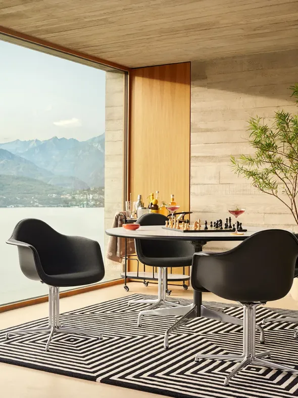 Eames Plastic Armchair DAL fra Vitra