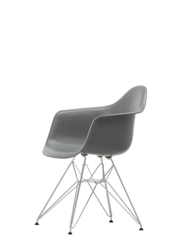 Eames Plastic Armchair DAR, forkromet fra Vitra