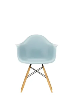 Eames Plastic Armchair DAW, ahorntræ fra Vitra