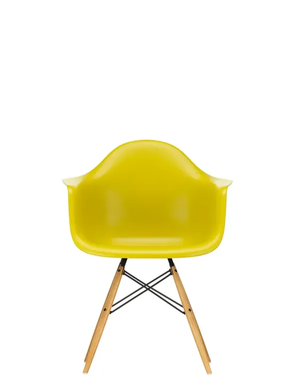 Eames Plastic Armchair DAW, ahorntræ fra Vitra