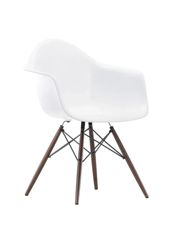 Eames Plastic Armchair DAW, mørkbejdset ahorntræ fra Vitra