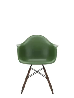 Eames Plastic Armchair DAW, mørkbejdset ahorntræ fra Vitra