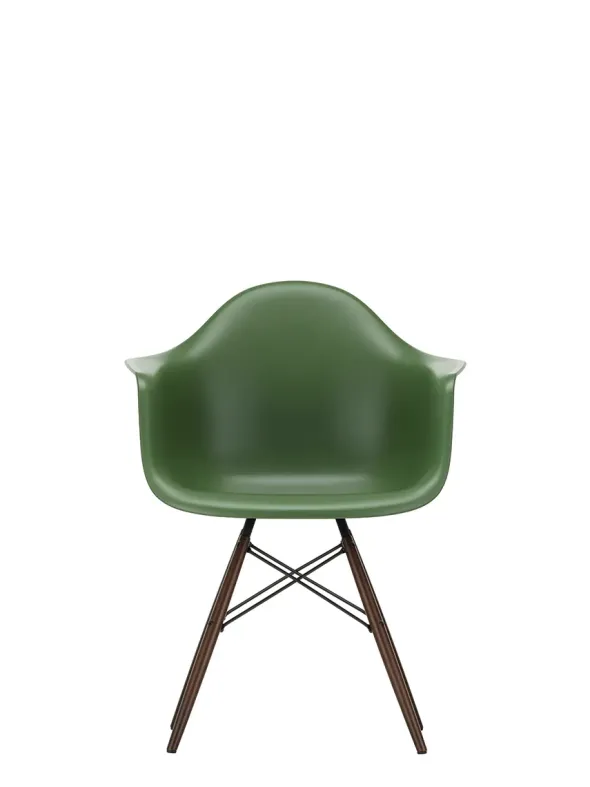 Eames Plastic Armchair DAW, mørkbejdset ahorntræ fra Vitra