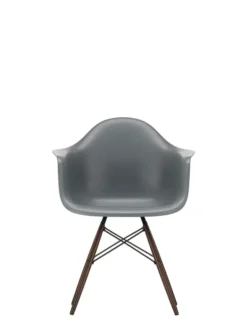 Eames Plastic Armchair DAW, mørkbejdset ahorntræ fra Vitra