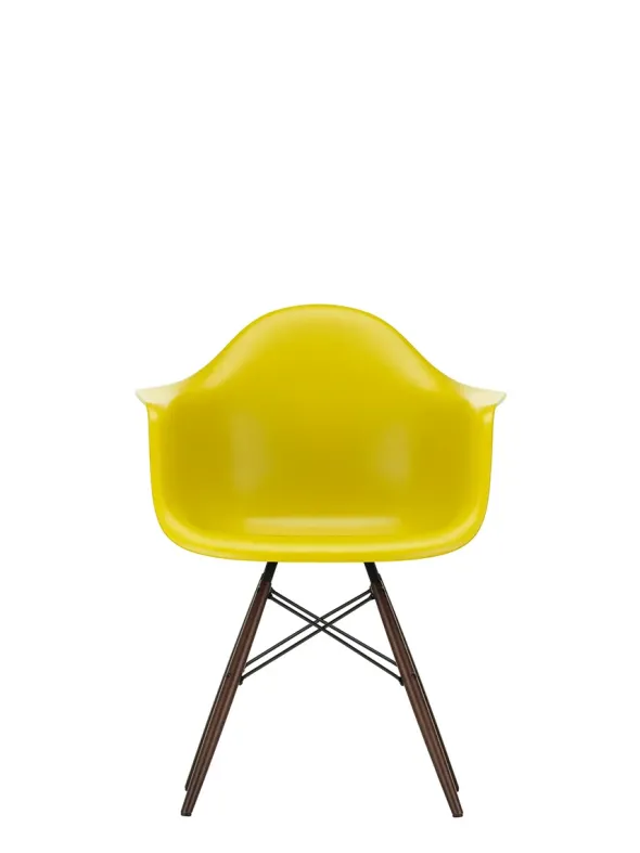 Eames Plastic Armchair DAW, mørkbejdset ahorntræ fra Vitra