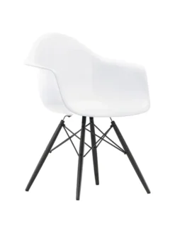 Eames Plastic Armchair DAW, sortlakeret ahorntræ fra Vitra