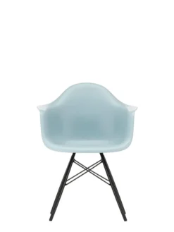 Eames Plastic Armchair DAW, sortlakeret ahorntræ fra Vitra
