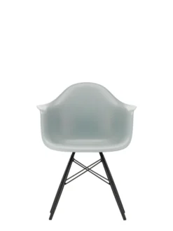 Eames Plastic Armchair DAW, sortlakeret ahorntræ fra Vitra