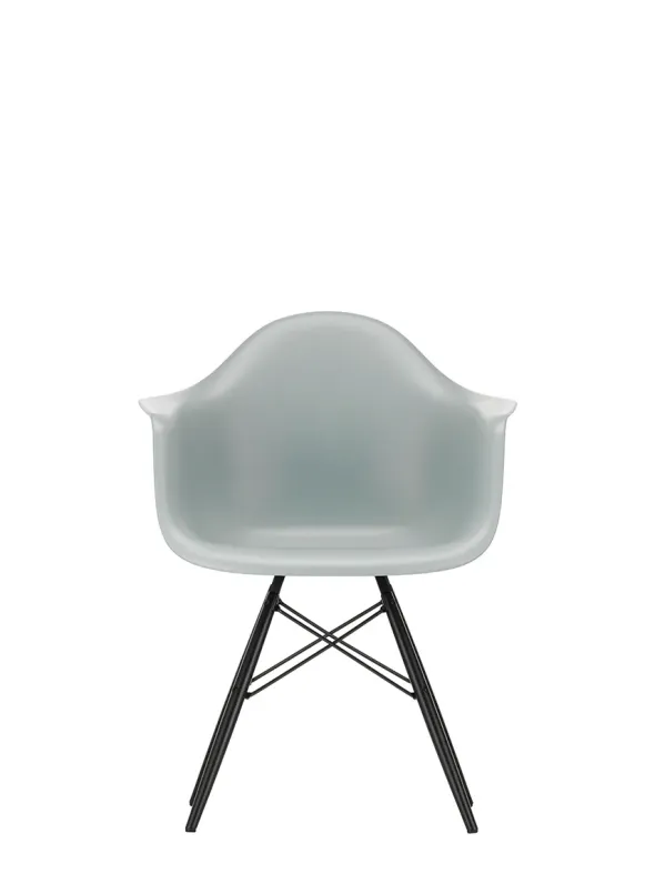 Eames Plastic Armchair DAW, sortlakeret ahorntræ fra Vitra