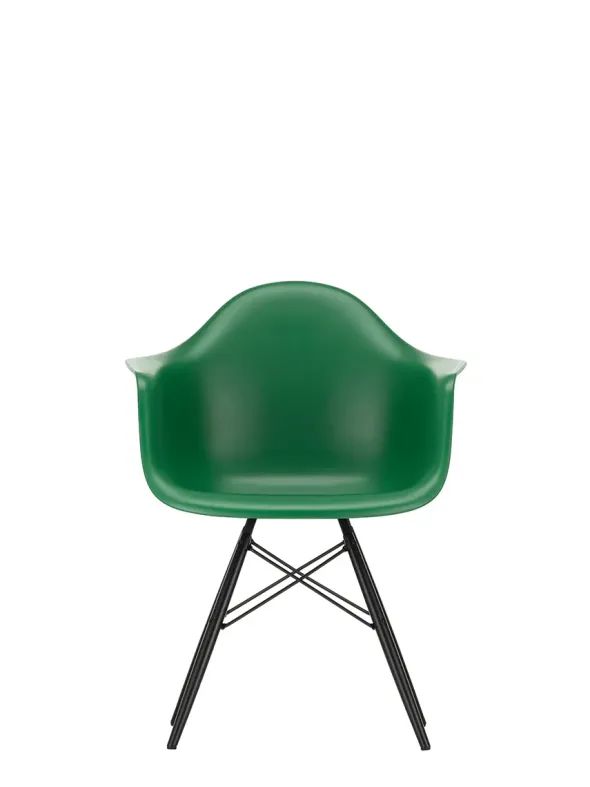 Eames Plastic Armchair DAW, sortlakeret ahorntræ fra Vitra