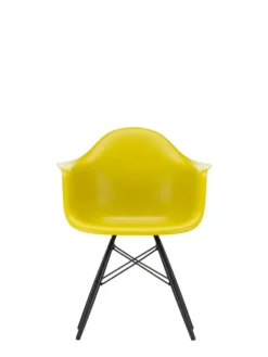 Eames Plastic Armchair DAW, sortlakeret ahorntræ fra Vitra