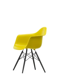 Eames Plastic Armchair DAW, sortlakeret ahorntræ fra Vitra
