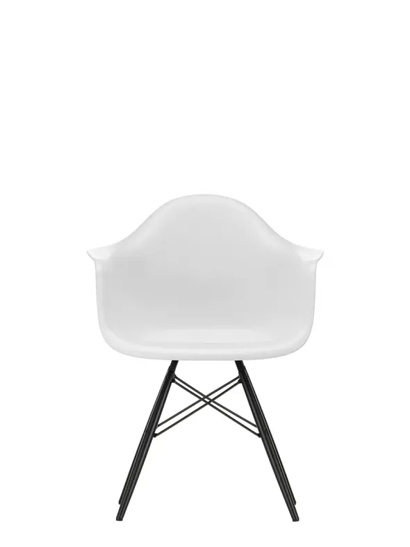 Eames Plastic Armchair DAW, sortlakeret ahorntræ fra Vitra