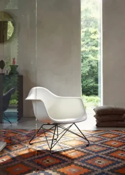 Eames Plastic Armchair LAR, forkromet fra Vitra