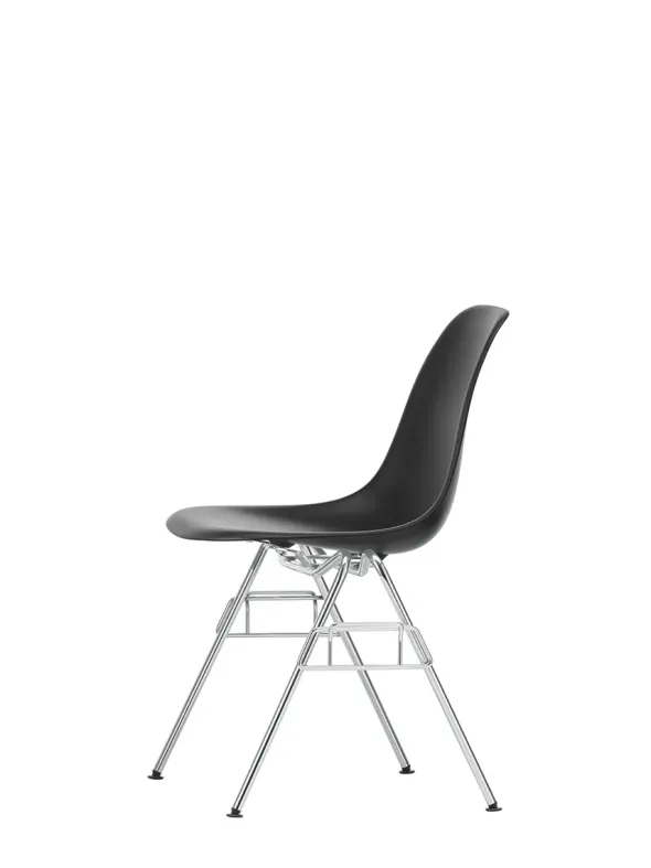 Eames Plastic Side Chair DSS-N, stabelbar fra Vitra