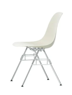 Eames Plastic Side Chair DSS, stabelbar fra Vitra