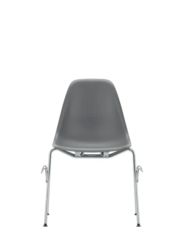 Eames Plastic Side Chair DSS, stabelbar fra Vitra