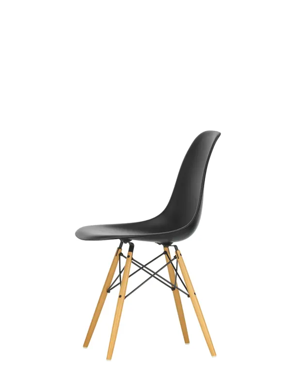 Eames Plastic Side Chair DSW, ahorntræ fra Vitra