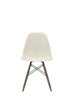 Eames Plastic Side Chair DSW, mørkbejdset ahorntræ fra Vitra