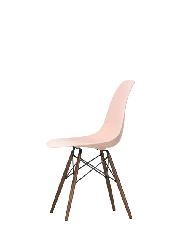 Eames Plastic Side Chair DSW, mørkbejdset ahorntræ fra Vitra