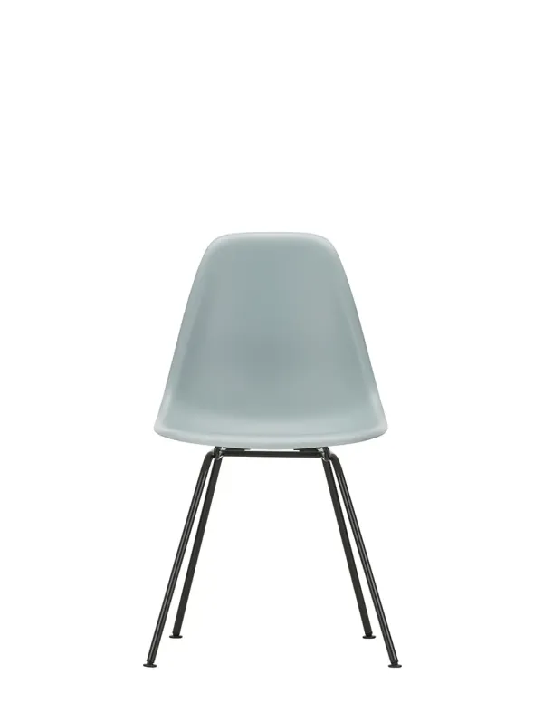 Eames Plastic Side Chair DSX, sort pulverlakeret fra Vitra
