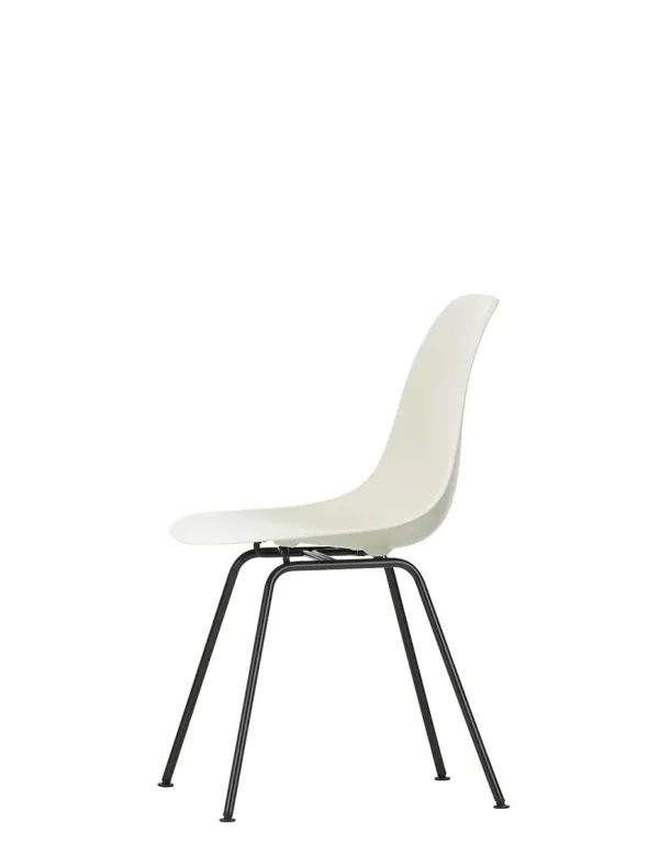 Eames Plastic Side Chair DSX, sort pulverlakeret fra Vitra