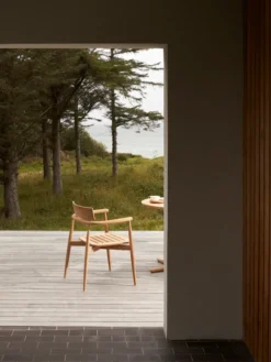 E008 Embrace havestol fra Carl Hansen & Søn