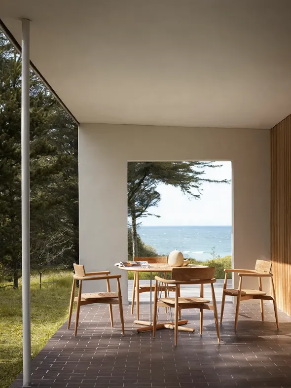 E008 Embrace havestol fra Carl Hansen & Søn