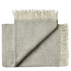 Fanø Plaid, light nordic grey fra Silkeborg Uldspinderi