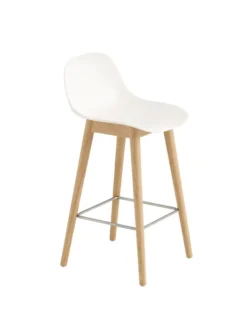 Fiber Bar Stool Wood w. back fra Muuto