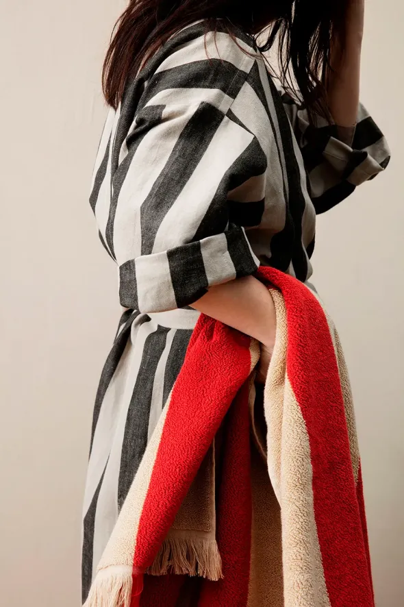 Field Robe, sand/black fra Ferm Living