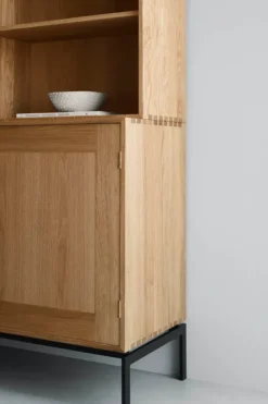 FK63 Kabinet med ben fra Carl Hansen & Søn