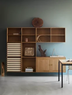 FK63 Reol med bakker, oprejst fra Carl Hansen & Søn