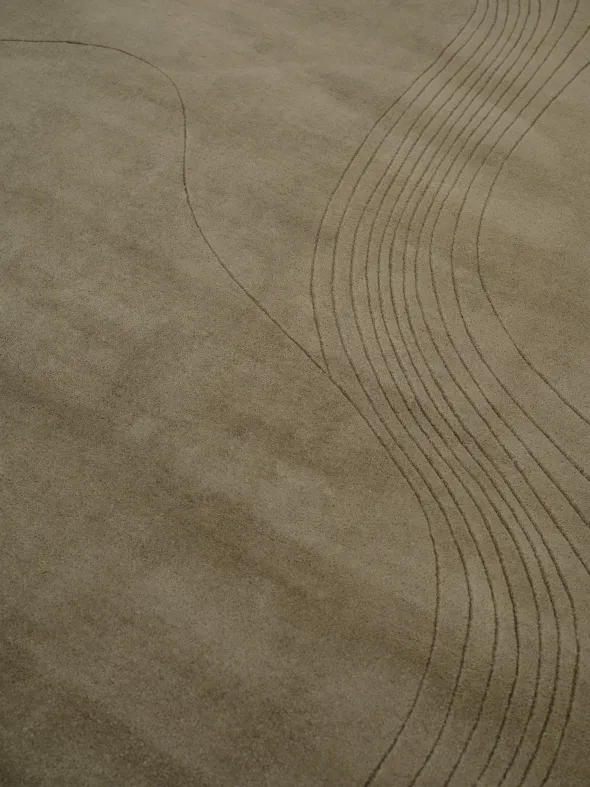 Fluid Arc gulvtæppe, Olive fra Linie Design