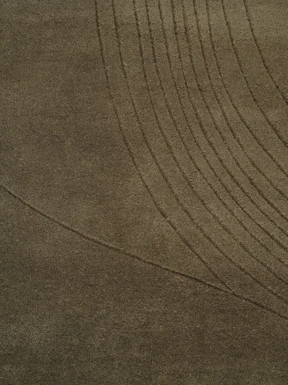 Fluid Arc gulvtæppe, Olive fra Linie Design