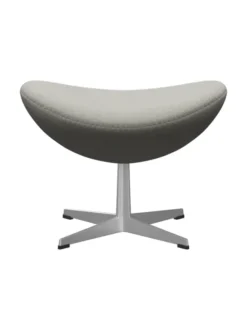 3127 Fodskammel til Ægget af Arne Jacobsen stofgr. 2
