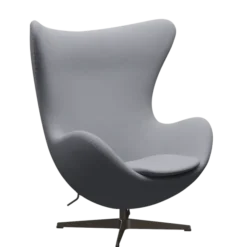 3316 Ægget loungestol, stel i brown bronze af Arne Jacobsen