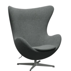 3316 Ægget loungestol, stel i silver grey af Arne Jacobsen
