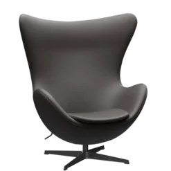3316 Ægget loungestol, stel i sort af Arne Jacobsen