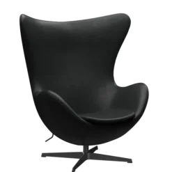 3316 Ægget loungestol, stel i sort af Arne Jacobsen