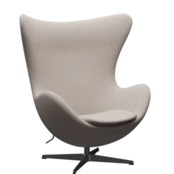 3316 Ægget loungestol, stel i sort af Arne Jacobsen