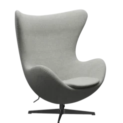 3316 Ægget loungestol, stel i sort af Arne Jacobsen