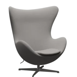 3316 Ægget loungestol, stel i warm graphite af Arne Jacobsen