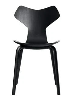 4130 Grand Prix med træben af Arne Jacobsen