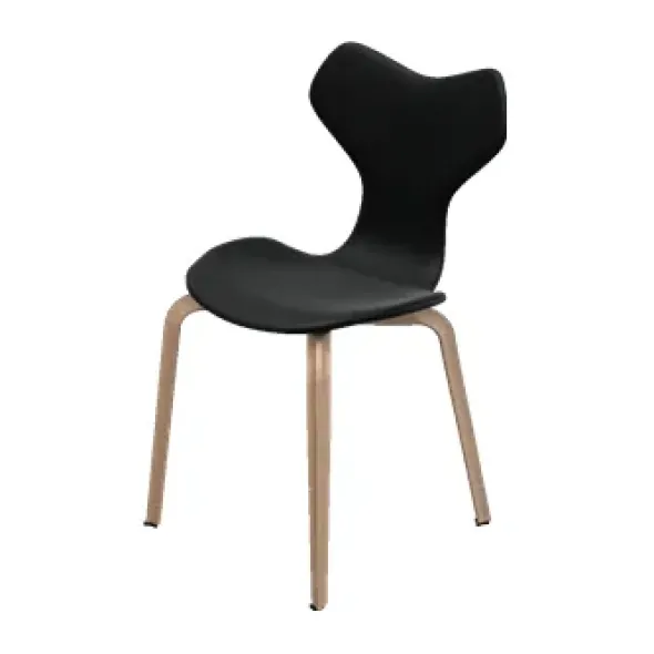 4130 Grand Prix med træben af Arne Jacobsen