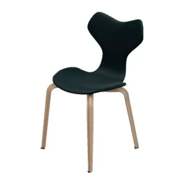 4130 Grand Prix med træben af Arne Jacobsen